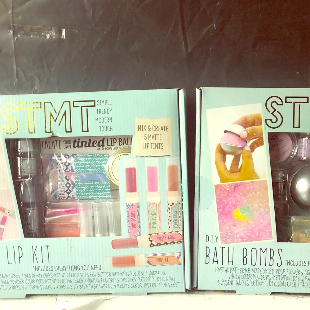 🤗Brand New💥 lip balm and bath bomb sets